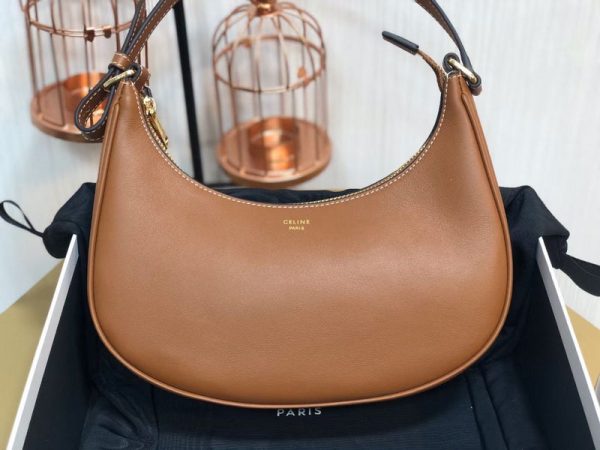 Envy Hold - Celine Bags - 932 For Sale